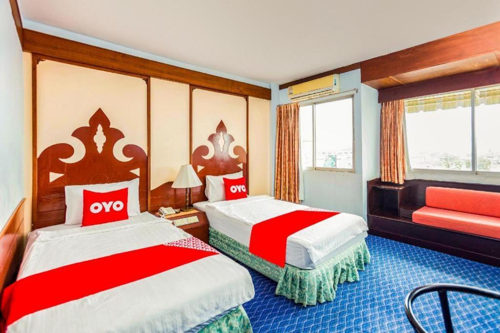 Oyo 441 Grand Thara Hotel Surat Thani Exterior photo