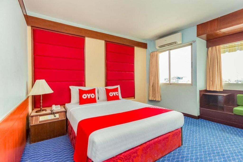 Oyo 441 Grand Thara Hotel Surat Thani Exterior photo