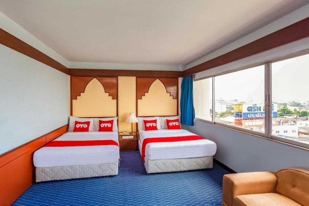 Oyo 441 Grand Thara Hotel Surat Thani Exterior photo