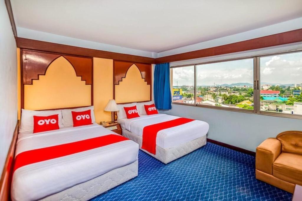 Oyo 441 Grand Thara Hotel Surat Thani Exterior photo