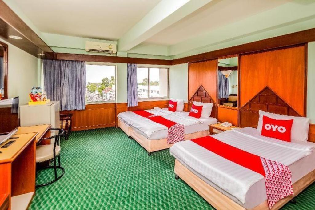 Oyo 441 Grand Thara Hotel Surat Thani Exterior photo