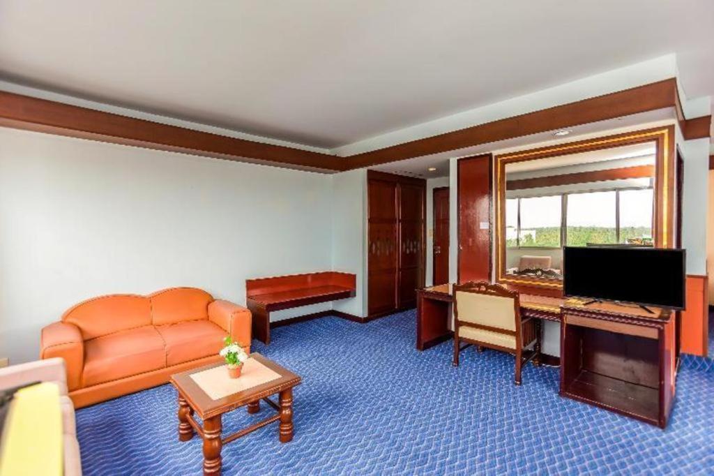 Oyo 441 Grand Thara Hotel Surat Thani Exterior photo