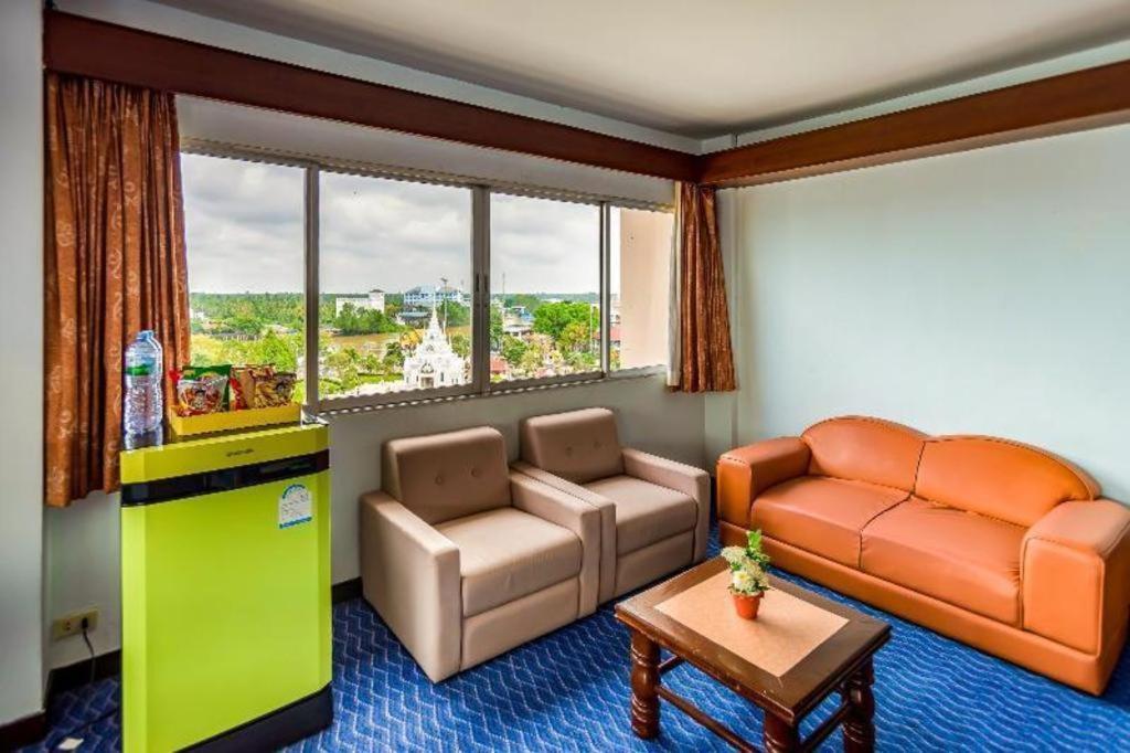 Oyo 441 Grand Thara Hotel Surat Thani Exterior photo